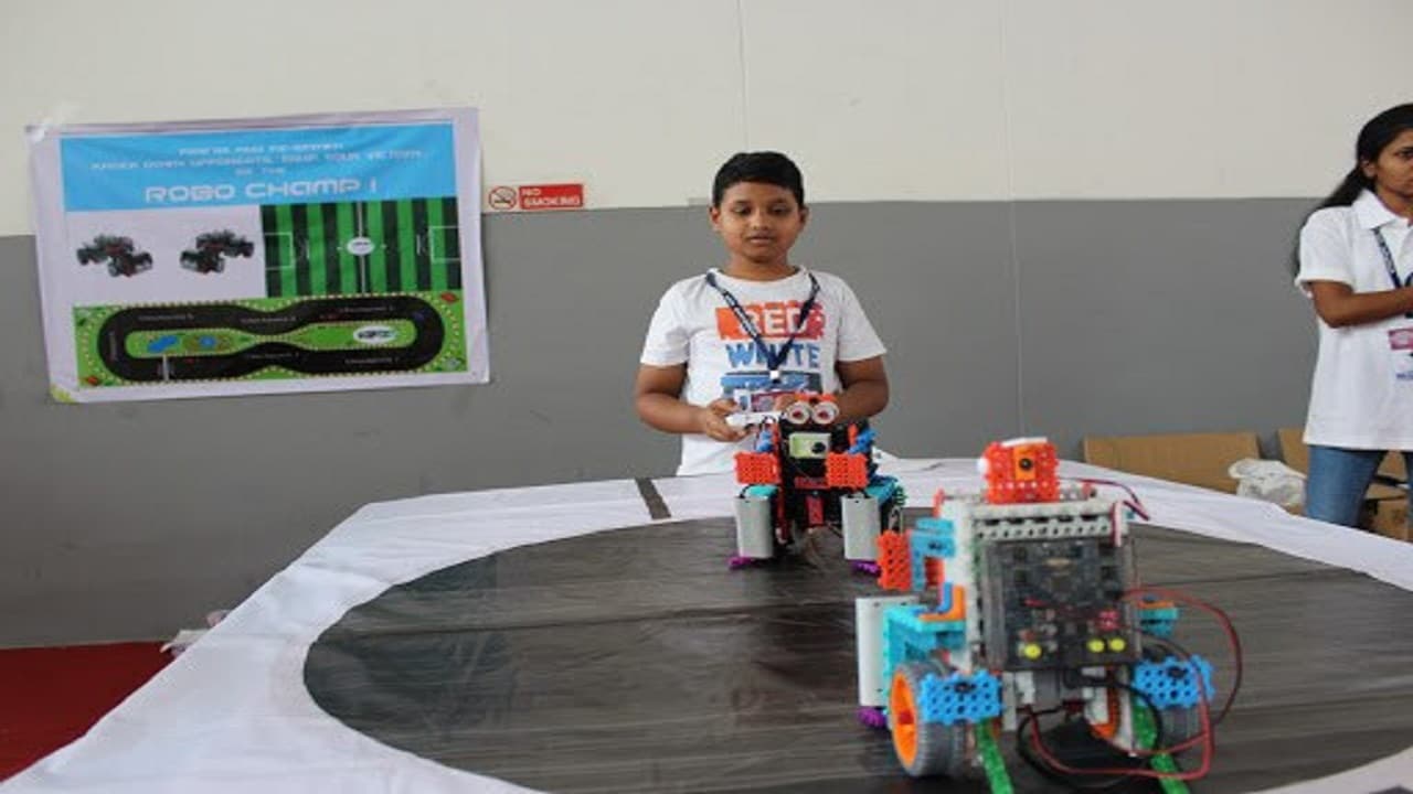 Leap-Robots-Robotics-Games